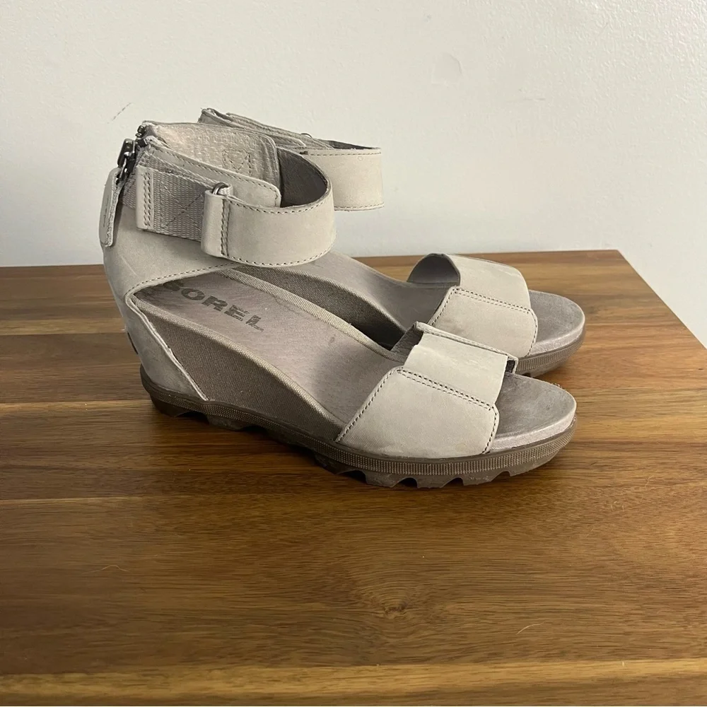 SOREL Joanie Leather Wedge Sandals in dove size 8.5 grey - Picture 2 of 9
